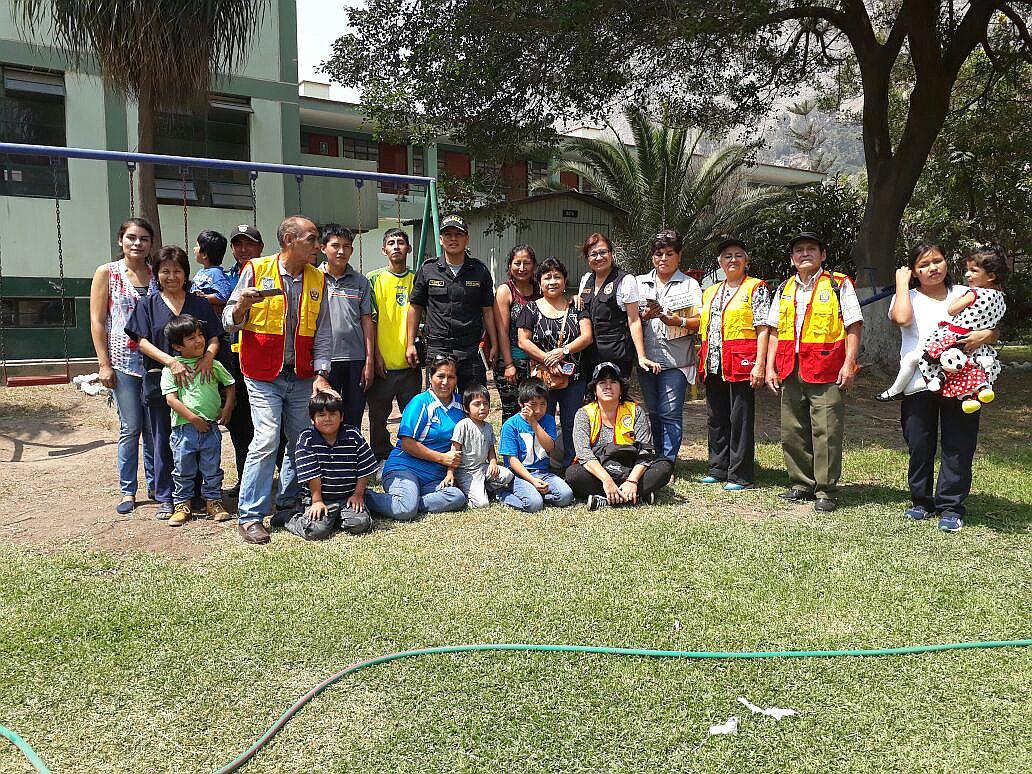 Policías donan desayunos a niños y ancianos con enfermedades crónicas