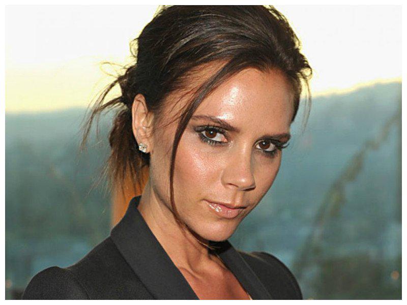 Victoria Beckham fabulosa en sesión de fotos para VOGUE China [VIDEO]