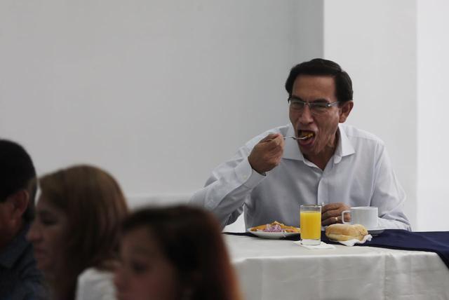 Desayuno electoral del ex presidente y candidato al congreso por Somos Perú, Martín Vizcarra.