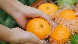 Comer para vivir: ¿Cómo lavar y desinfectar frutas y verduras?