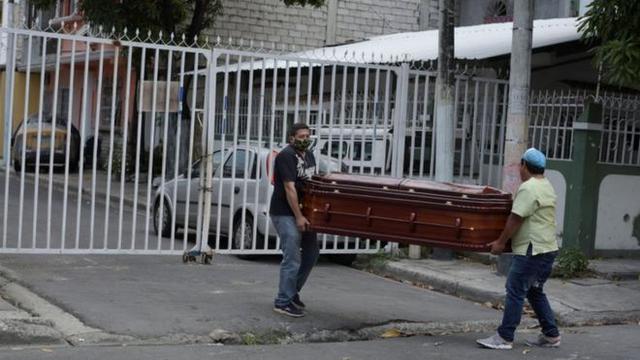 Ecuador es uno de los países de la región con mas casos confirmados y muertes por covid-19. (Reuters).