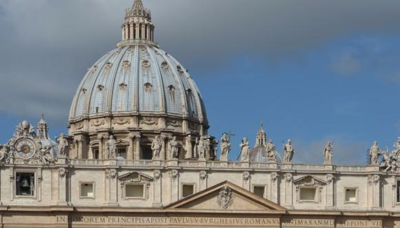 Hombre intenta suicidarse desde cúpula del Vaticano 