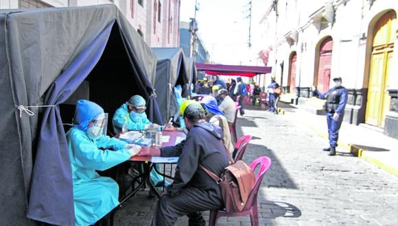 EsSalud refuerza atención en Arequipa tras aumento de más de 8 mil casos COVID-19 en una semana.