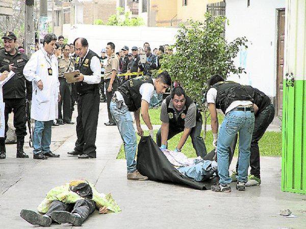 SJL: Atrapan a tres sujetos acusados de extorsionar a colegios 