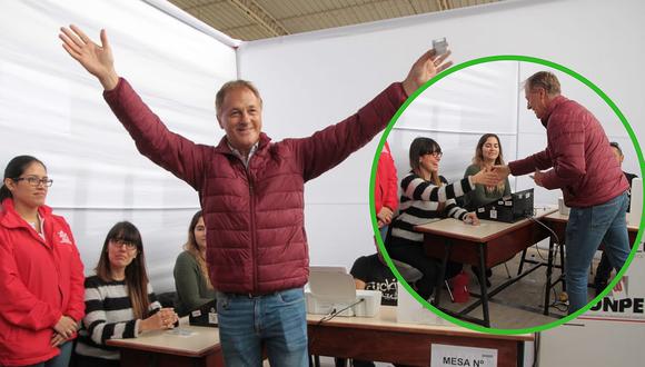 Jorge Muñoz hizo su cola para votar en colegio de Miraflores (VIDEO Y FOTOS)