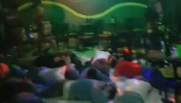 ¡IRRESPONSABLES! sorprenden a 27 personas dentro de local nocturno en Arequipa | VIDEO (Foto: captura de video | NoticiasArequipa.pe)