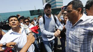 Claudio Pizarro llega a Lima y causa euforia de los hinchas en el aeropuerto [FOTOS] 