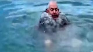 ​YouTube: Ex marine te enseña un truco fácil para no morir ahogado [VIDEO]