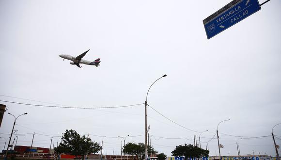 Avión y camión de emergencia colisionaron en el aeropuerto Jorge Chávez el viernes 18 de noviembre. Foto: GEC
