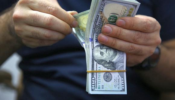 El dólar acumula una ganancia por encima del 13% frente al sol en lo que va del 2021. (Foto: AFP)