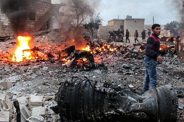 ​Terroristas sirios derriban avión ruso y asesinan a piloto en tierra (FOTOS)