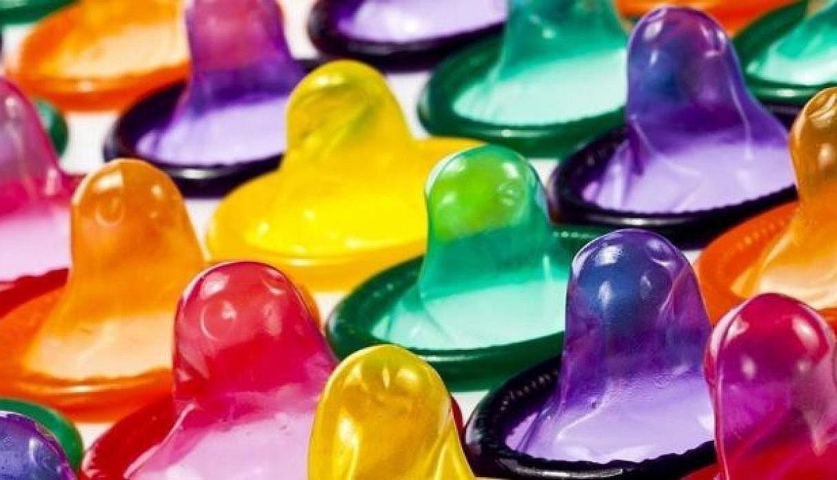 Policía incauta medio millón de cajas de preservativos reciclados listos para ser vendidos