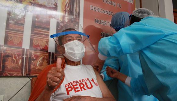 Cusco: en el primer día inmunización se logró vacunar a 144 adultos mayores. (Foto: Difusión)