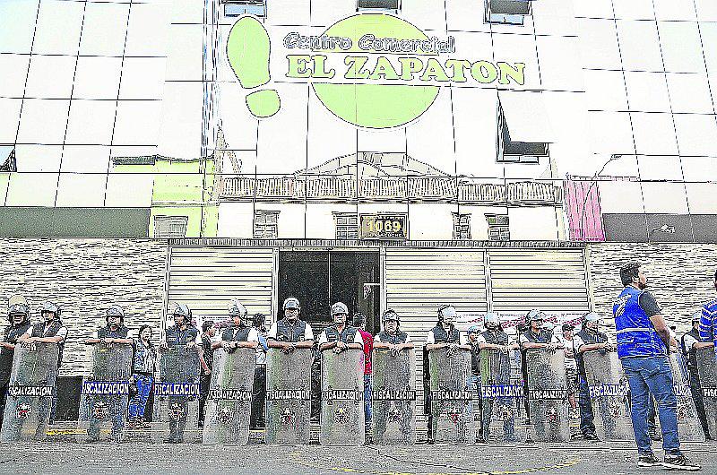 Bronca por cierre de galería en Lima