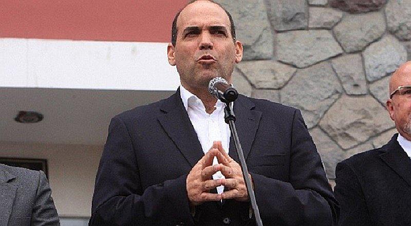 Fernando Zavala cruza los dedos e inicia diálogos para lograr facultades