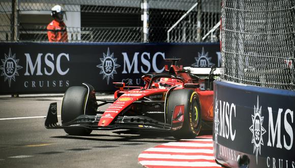 El piloto monegasco de Ferrari Charles Leclerc conduce durante la segunda sesión de entrenamientos del Gran Premio de Mónaco de Fórmula Uno en el circuito urbano de Mónaco, en Mónaco, el 26 de mayo de 2023. | Crédito: OLIVIER CHASSIGNOLE / AFP