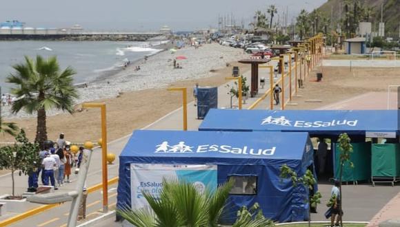 Este sábado 5 y domingo 6 de marzo, el Seguro Social tomará muestras de descarte de COVID-19 en playas y parques zonales de Lima.  (Foto: Essalud)