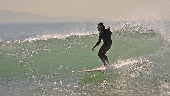 ​Un rabino está entre las figuras que desafiaron olas en campeonato de surf