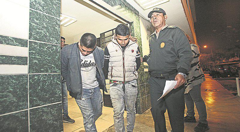 SMP: tres peligrosos raqueteros fueron atrapados en feroz balacera en plena calle