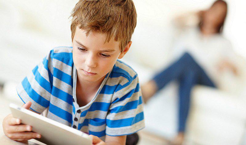 ¡Cuidado! La luz de las tablets puede dañar la vista de los más pequeños 