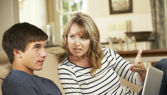 Sexo: 4 cosas que debes decirle a tu hijo adolescente