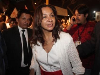 Marisol Espinoza deberá dar informe al Congreso sobre viaje a Cuba