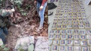 Policías desentierran 216 kilos de cocaína tras balacera en Loreto | VIDEO