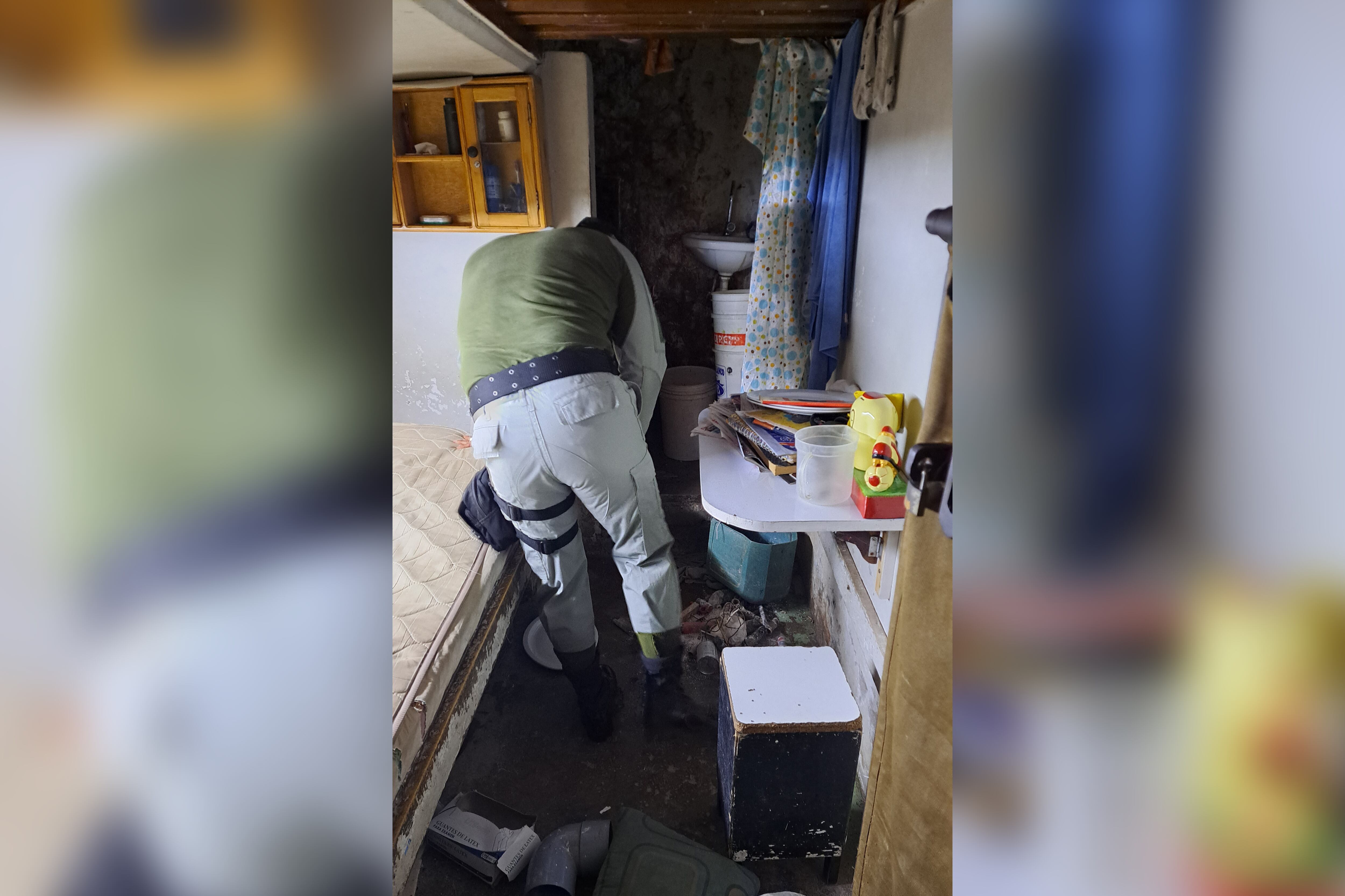 Revisan celdas y hasta tachos de basura en penal.