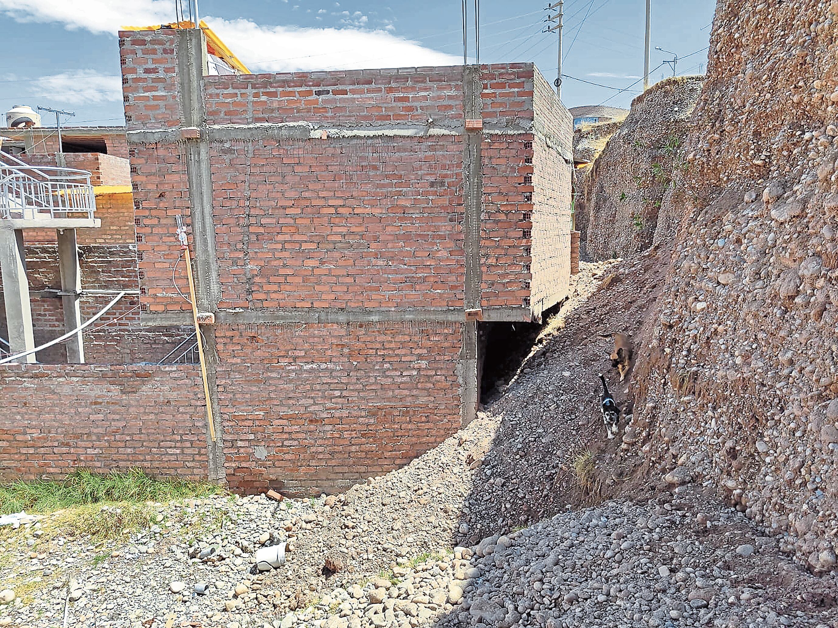 Lluvias comienzan a provocar tragedias en la sierra.