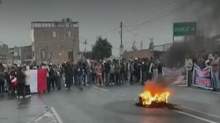 Pescadores bloquean vía por desacuerdo con pago de indemnización tras derrame