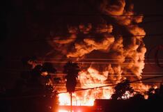 Lurín: Incendio en almacén aún no está controlado