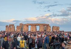 Miles de paganos, druidistas y turistas se reúnen en monumento megalítico de Stonehenge