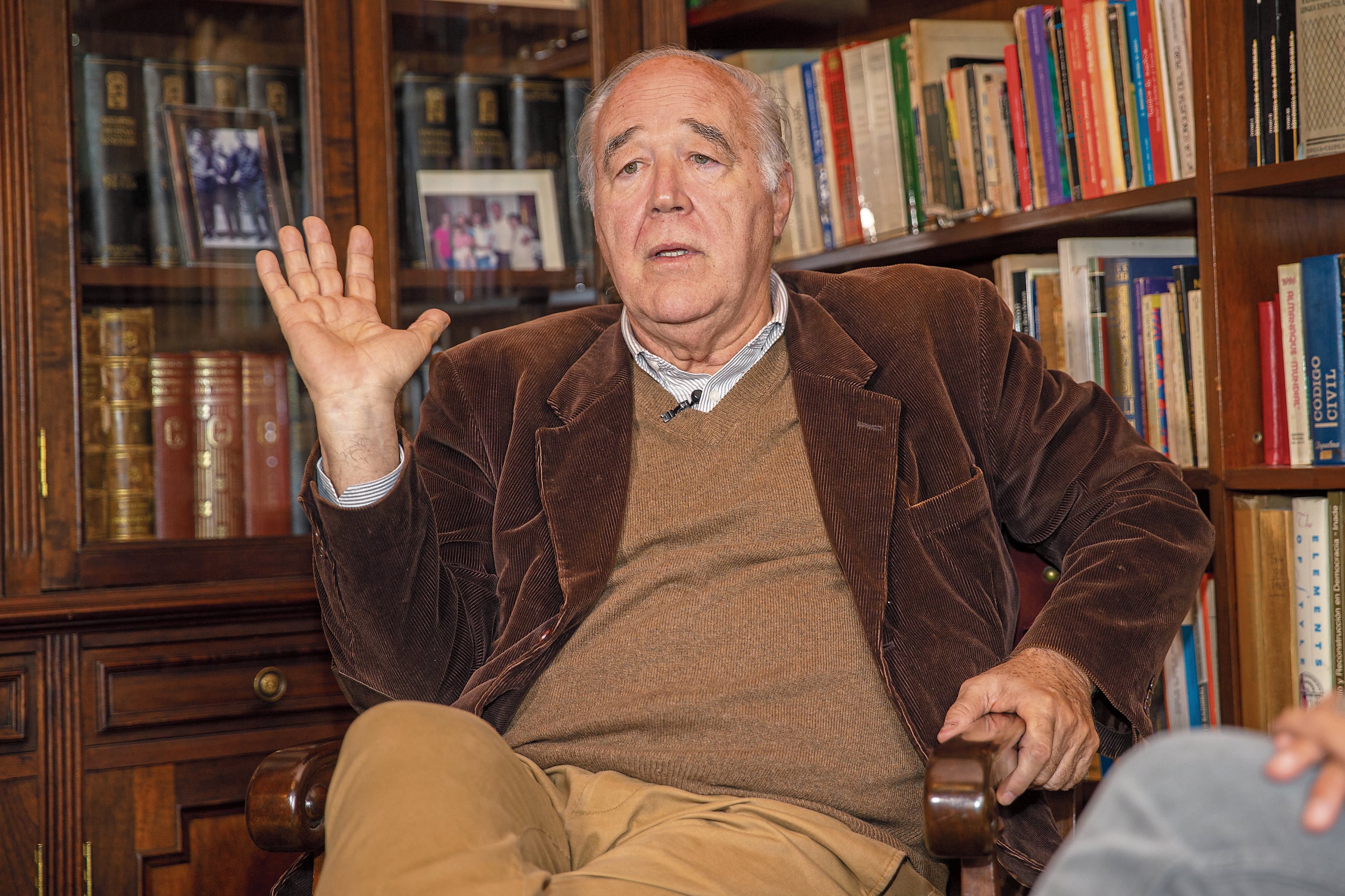 EL excongresista de AP Víctor Andrés García Belaúnde habla sobre el actual proceso electoral. Foto: Trome