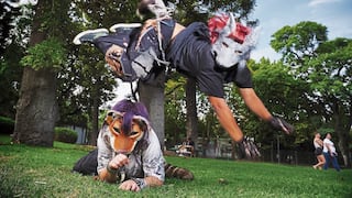 Policías y violentos corretean a therians como si realmente fueran animales