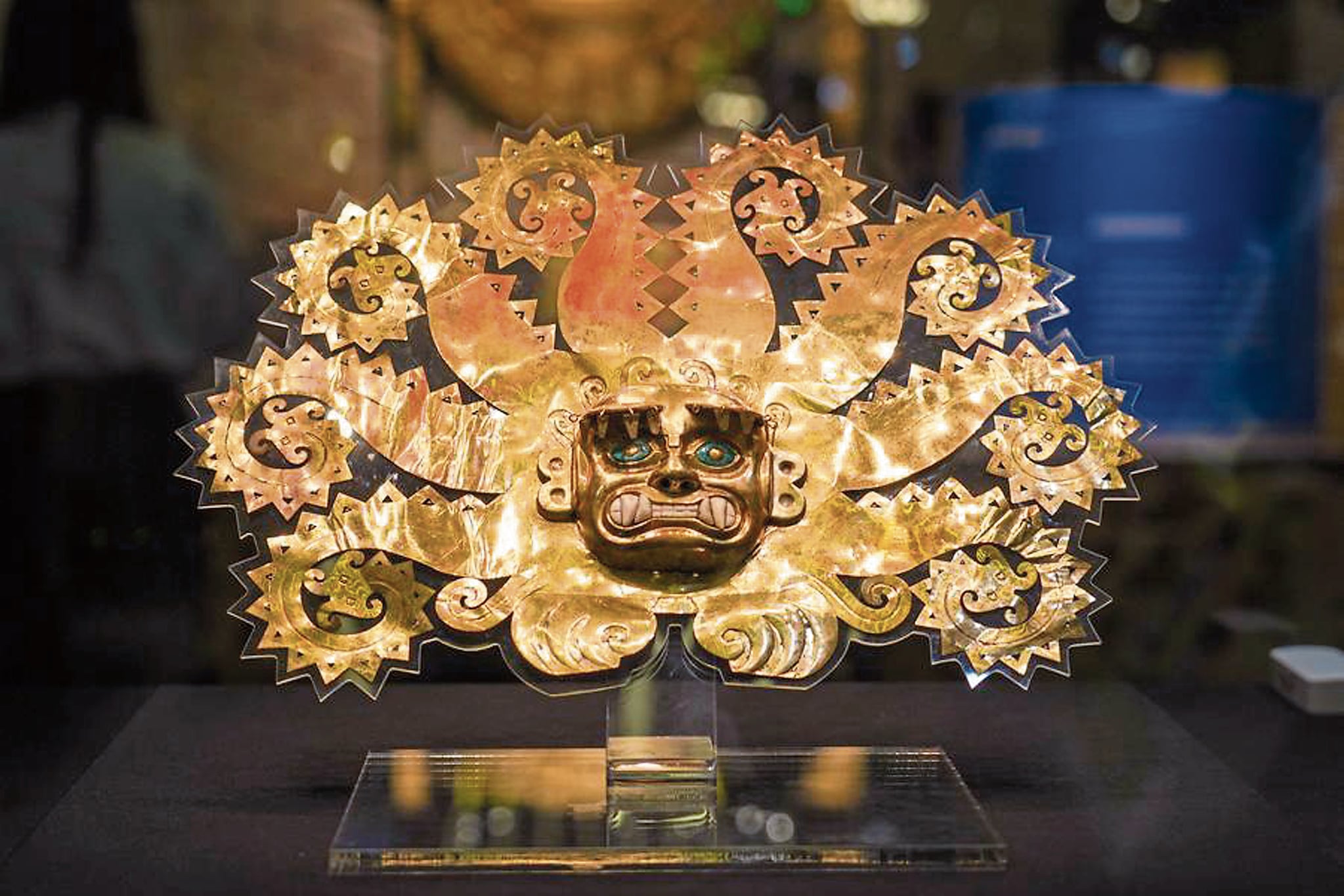 Esta máscara de oro laminado de la cultura Mochica se encuentra valorizada en más de dos millones de dólares.