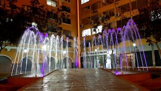 Iluminan de morado piletas del Cercado de Lima en homenaje al Señor de Los Milagros [FOTOS]