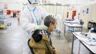 China: muertes por coronavirus suben a casi 1.900, según las autoridades 