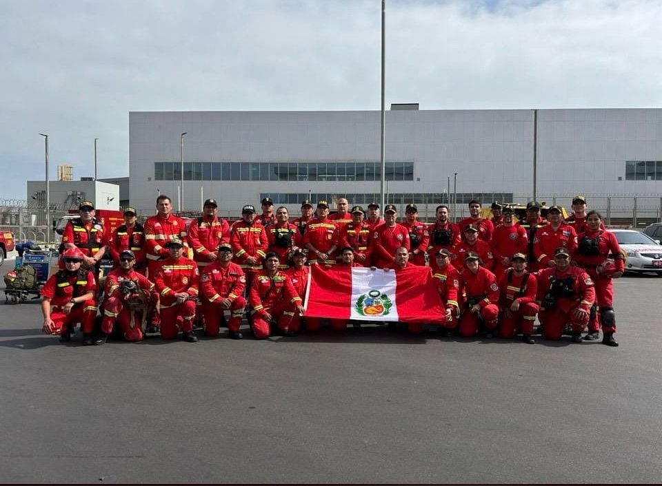 Un contingente de 44 bomberos peruanos especialistas en rescate llegó a Venezuela la tarde del último viernes, a fin de unirse a las labores de búsqueda de víctimas tras los devastadores terremotos que han afectado al país.