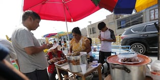 Rayan con venta de comida en exteriores de locales de votación