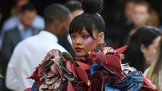 Rihanna destaca en la tradicional cena de gala del Met