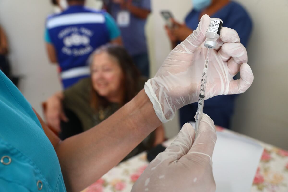 Según el esquema nacional de vacunación, la vacuna contra la influenza se aplica una vez al año. Foto: GEC