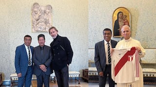 Papa León XIV recibe camiseta de la selección del Perú de manos de Teófilo Cubillas