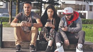 Peruanos viven pegados al celular: 67.4% de personas tiene un smartphone