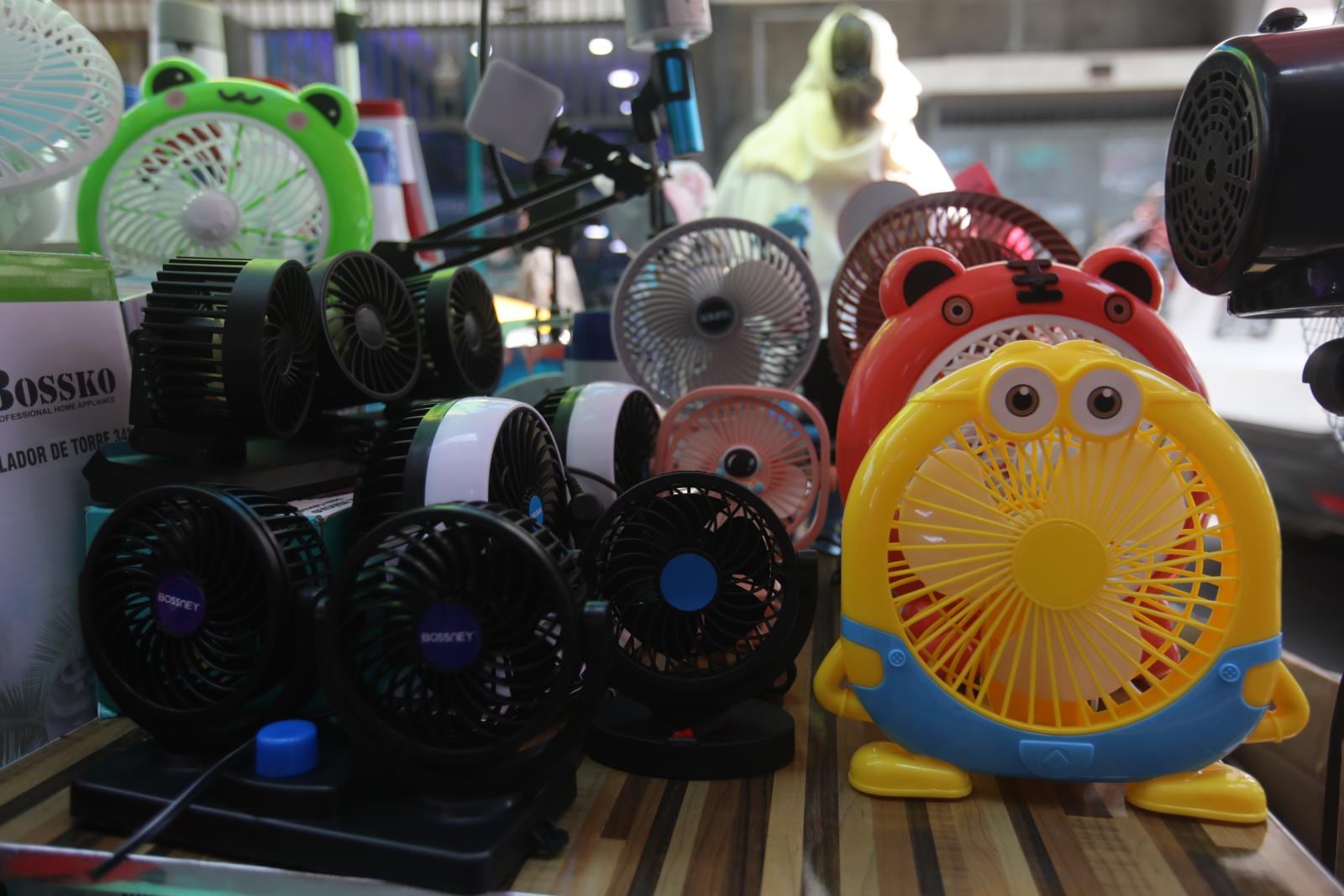 Ventiladores se venden desde los 10 soles.