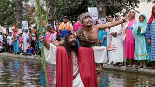 “Cristo Cholo” escenificó en jueves santo el bautizo de Jesús (FOTOS)