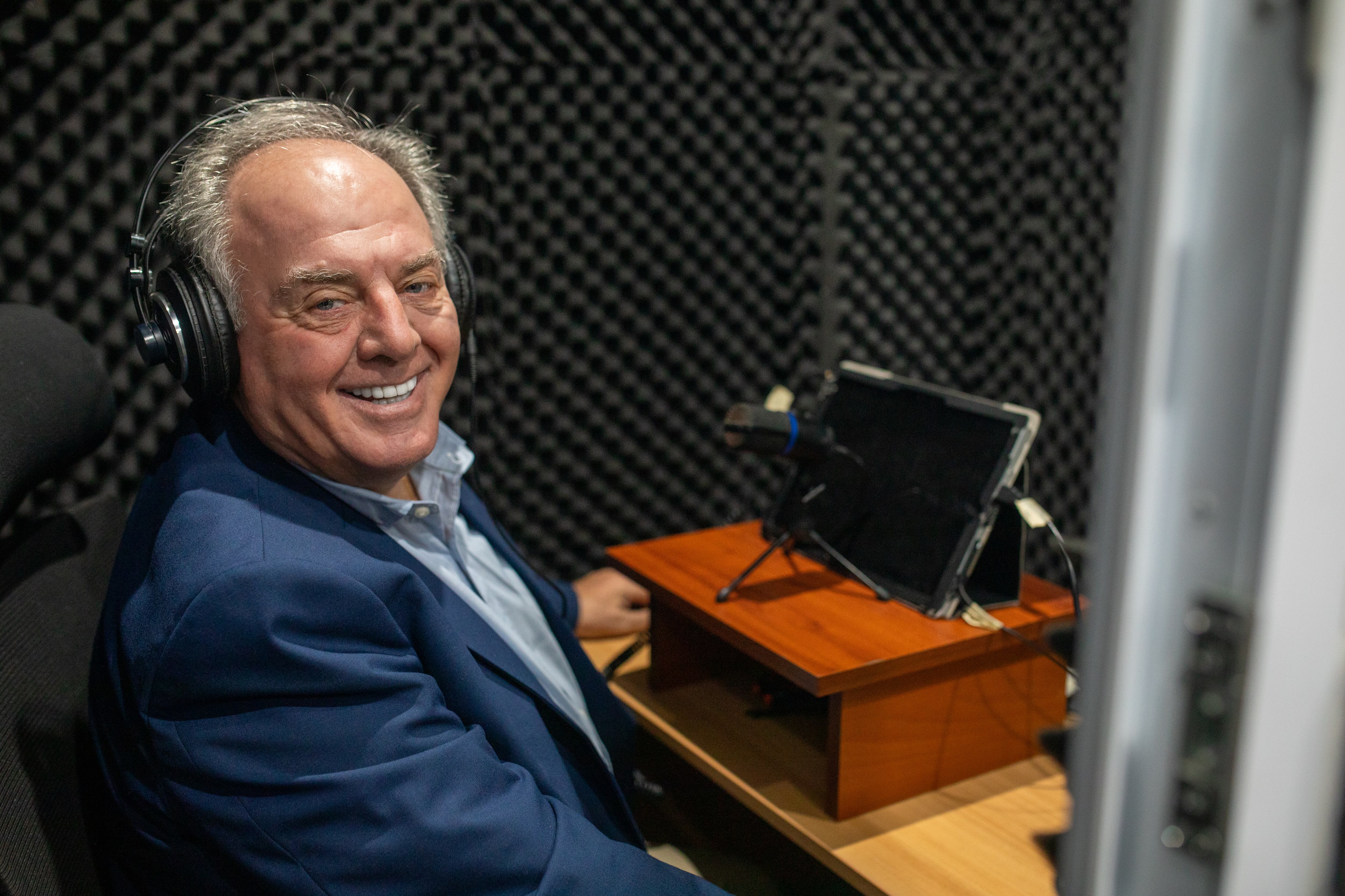 Actualmente, conduce el programa "Baladas y reflexiones" todos los domingos en radio Ritmo romántica. Foto: Corina Deza.