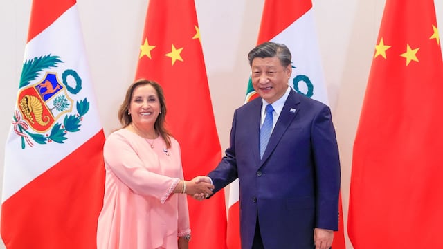 Dina Boluarte vuela a China con comitiva de ministros, personal de Palacio y empresarios