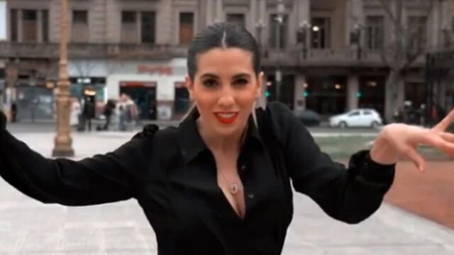 Modelo precandidata a diputada graba video en portaligas negro frente al Congreso de Argentina