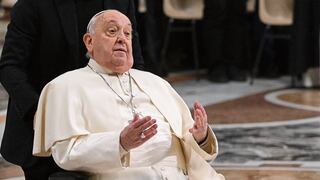 Papa Francisco está grave, no deja de trabajar, y ordena que venezolano sea declarado santo