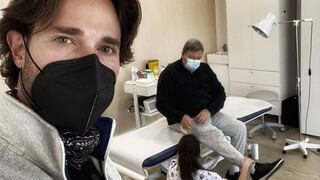 Sebastián Rulli es captado llevando a su padre a terapia tras superar un derrame cerebral | VIDEO